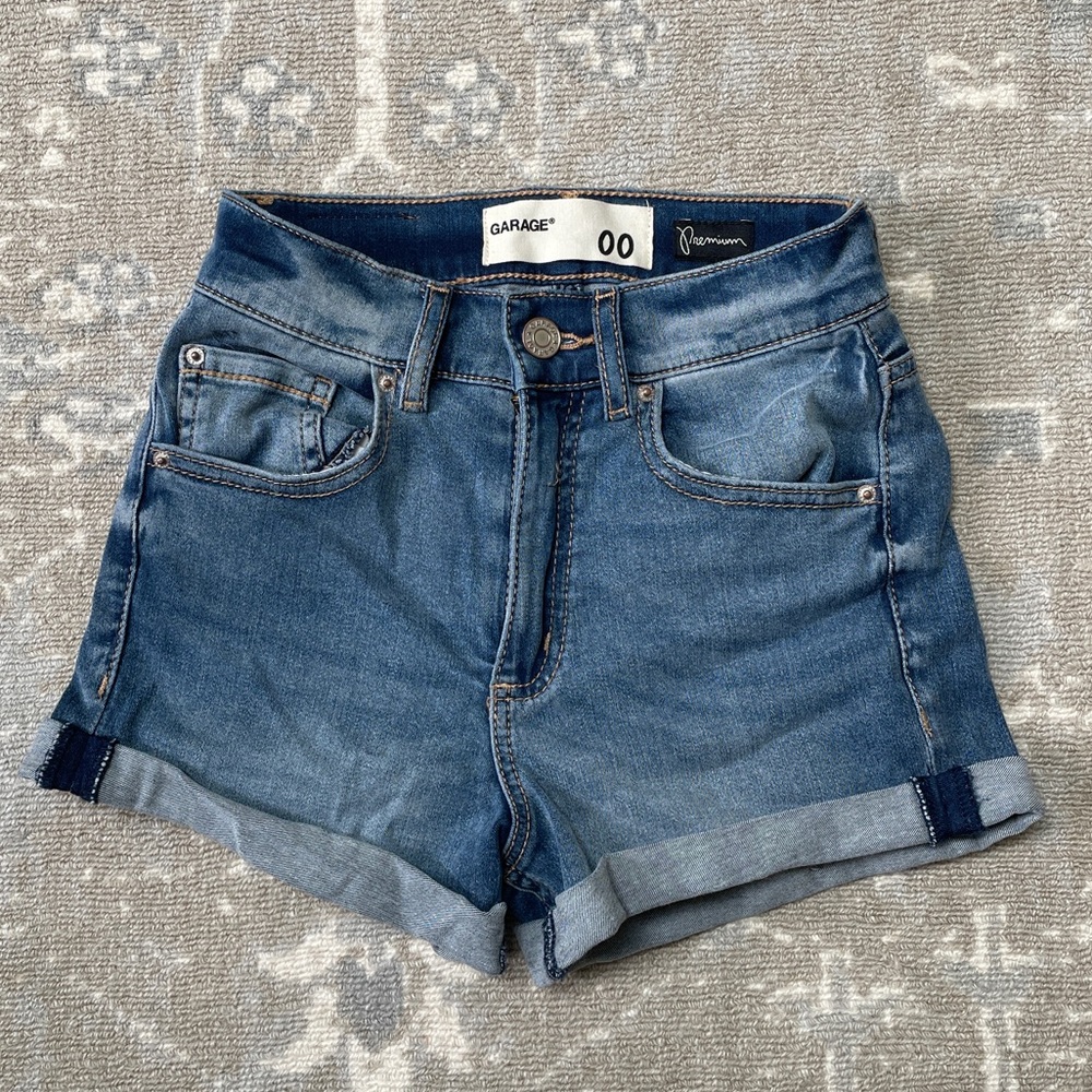 Garage Jean/Denim high rise shorts. Size 00